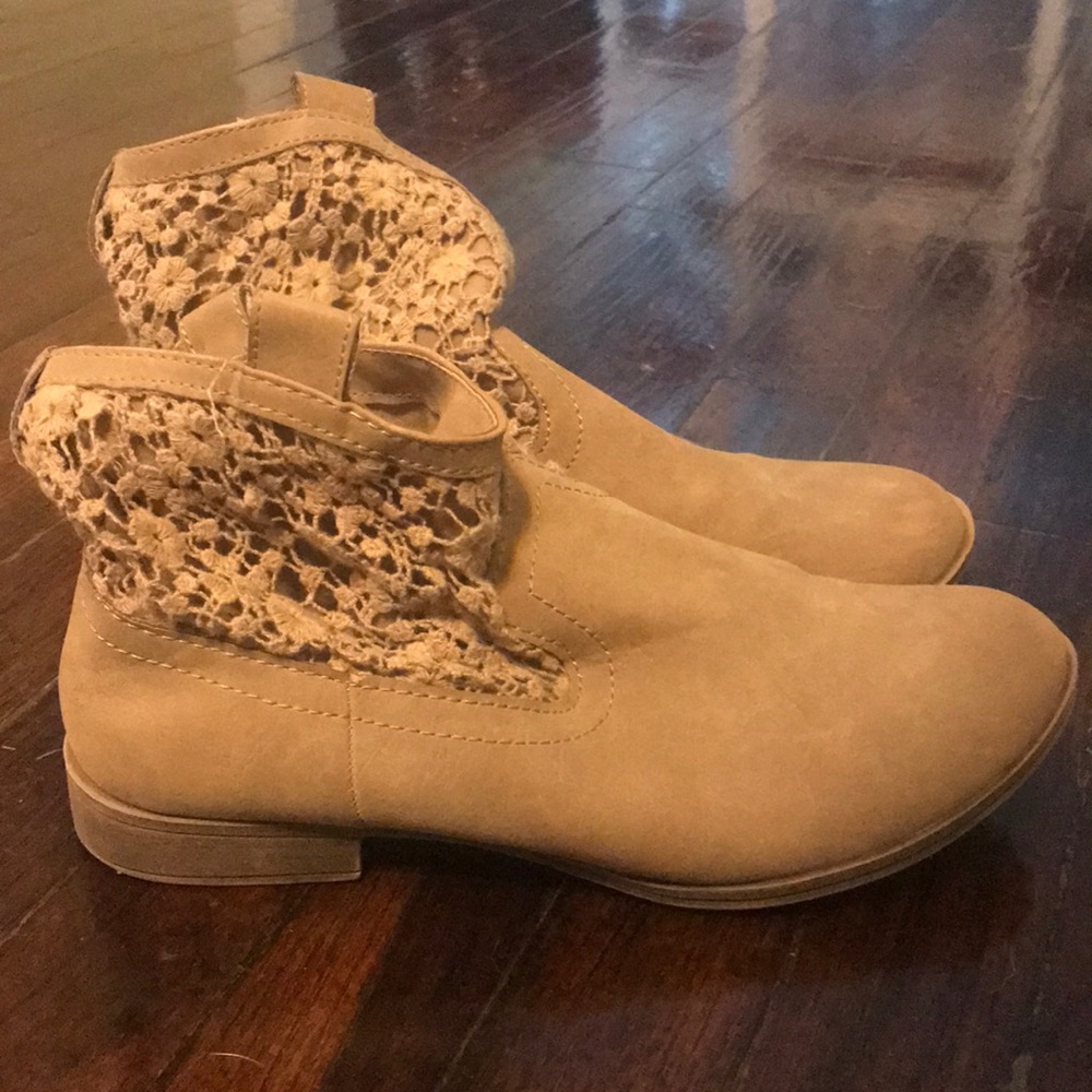 Tan booties with crochet design